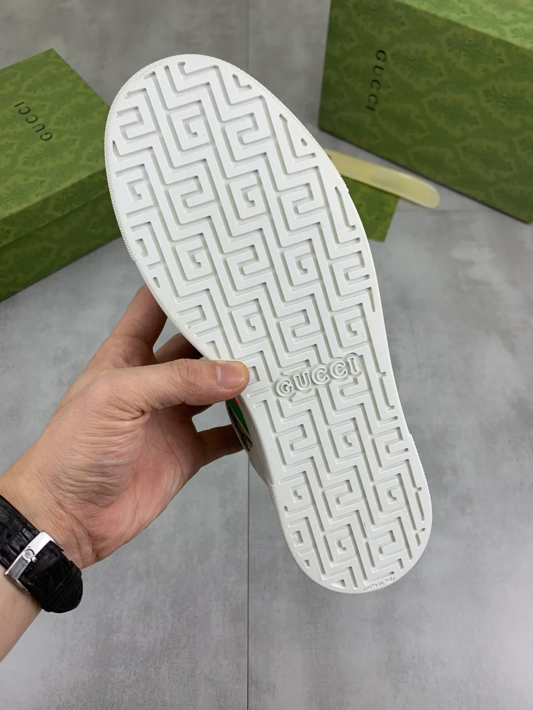 Men's shoes 💰P420 💰[New style]🆘 The latest model from Gucci GUCCI official website🎁Classic casual and fashionable men's shoes👟Best model💥The style is simple and elegant, exclusive for trendy men. Unique official website latest brand elements👑Gucci original decoration, fashionable and generous, original soft calfskin fabric➕Comfortable soft first-layer pigskin lining ✅The official website specifies wear-resistant casual outsole, the classic model is photographed in real life🎬Color: 2️⃣colors available😍Number of codes: 38-44